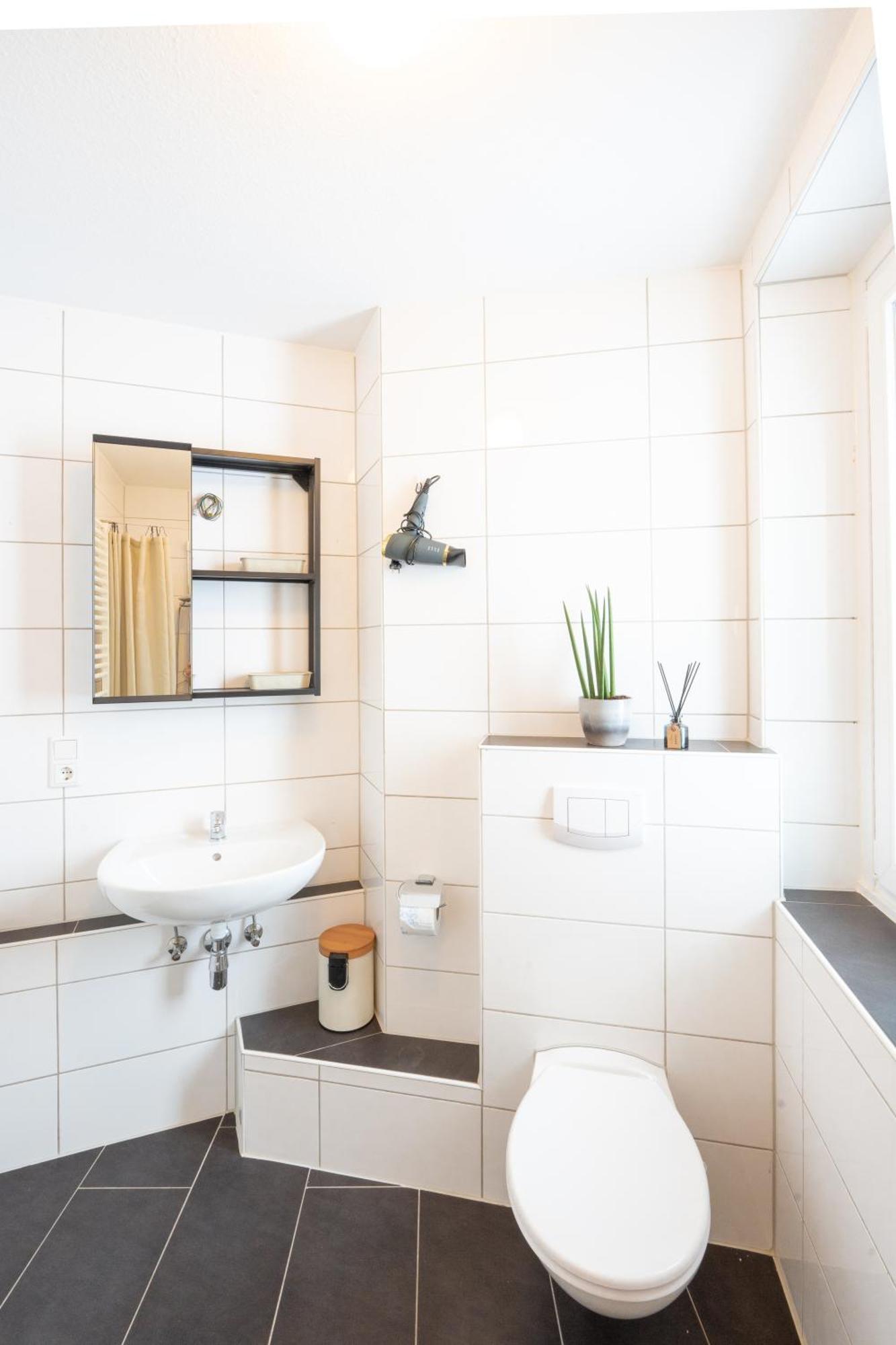 -super Zentrales Zimmer- Direkt An Der Lutter! *
